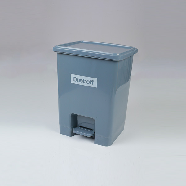 Dust off Garbage Bin with pedal